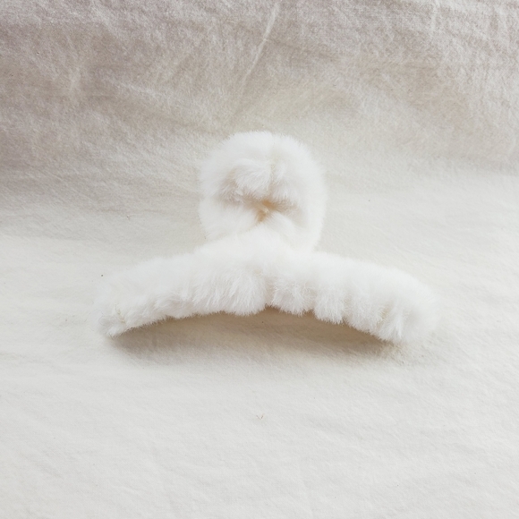 Plush hair claw clip hair accessories - Picture 5 of 7